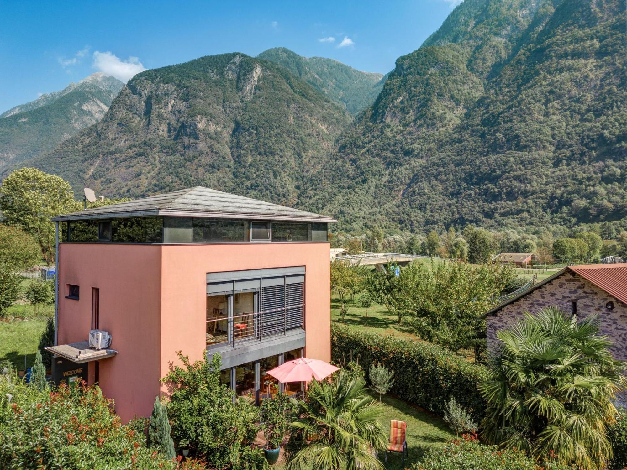 Casa Oliver, Tra La Calanca E I Castelli Di Bellinzona * Grono