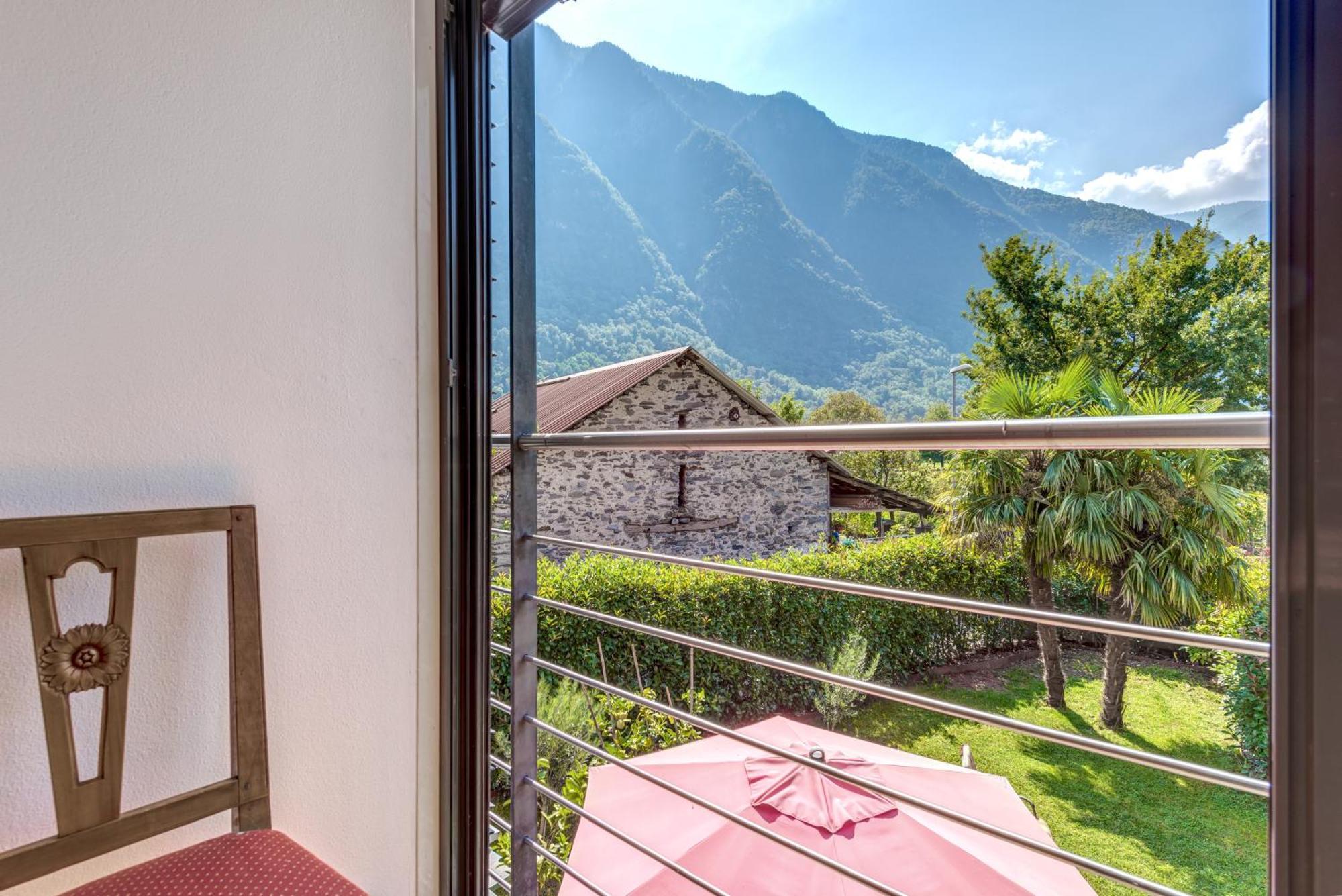 Homestay Casa Oliver, Tra La Calanca E I Castelli Di Bellinzona *